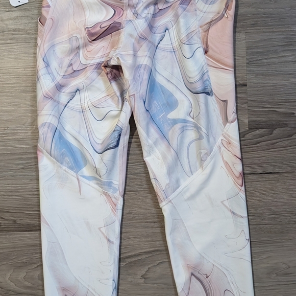 Girls Old Navy Active Wear Top with Built in Bra & Matching Leggings - Picture 5 of 8